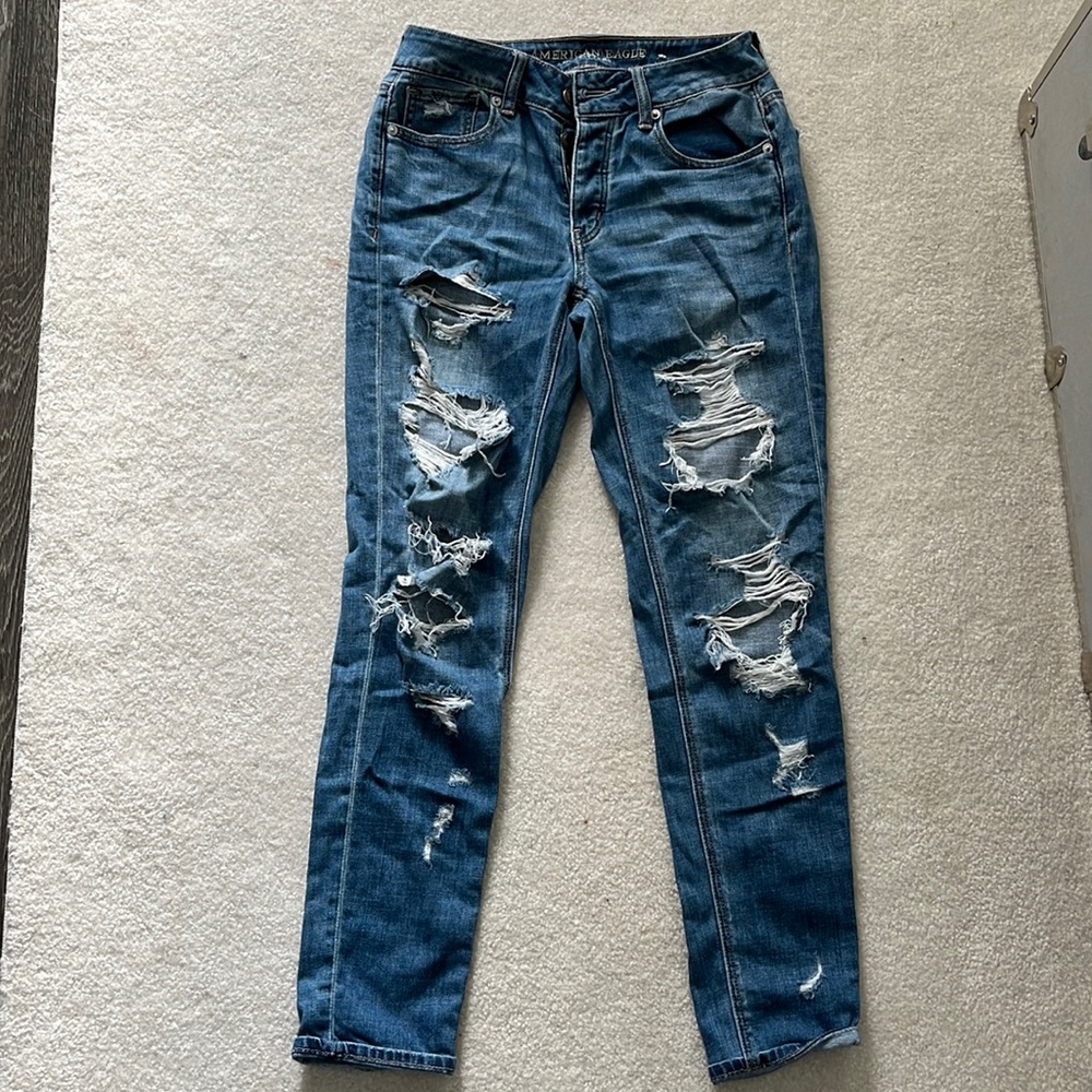 American Eagle distressed Boyfriend Jeans